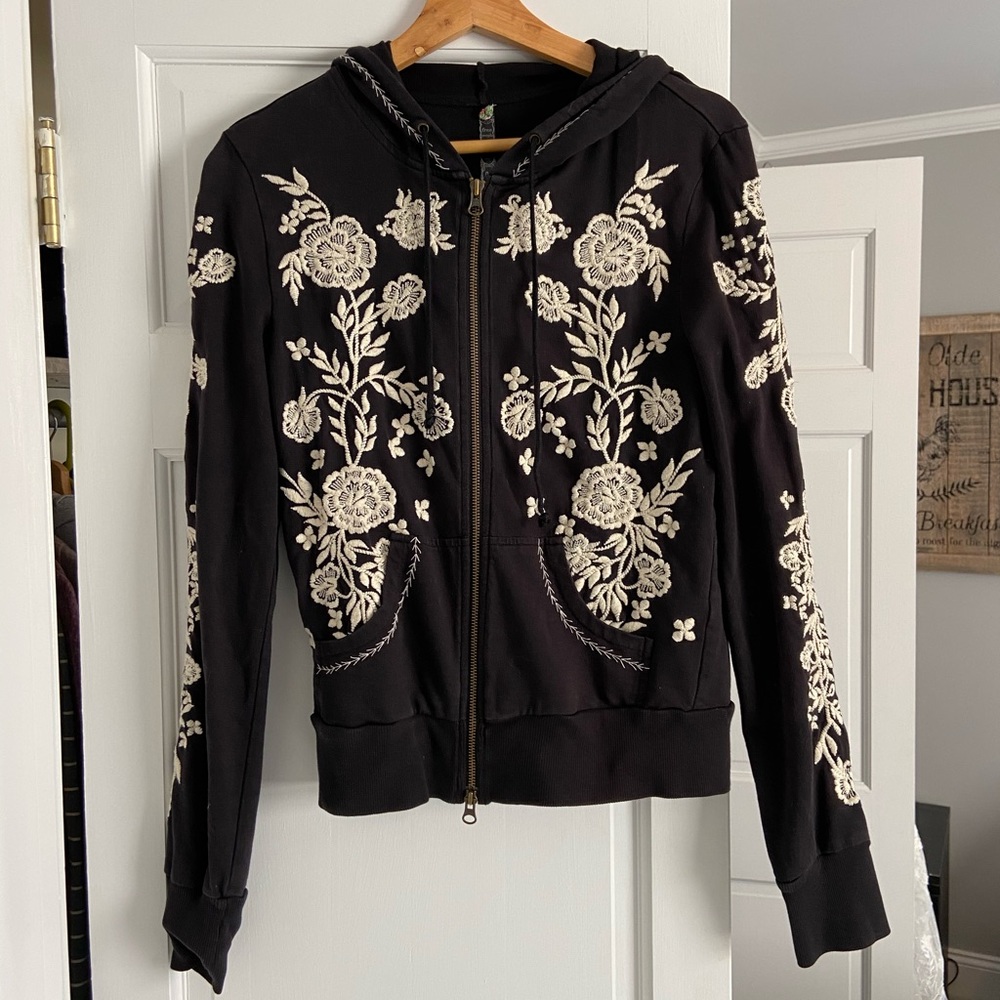 Black free people zip up